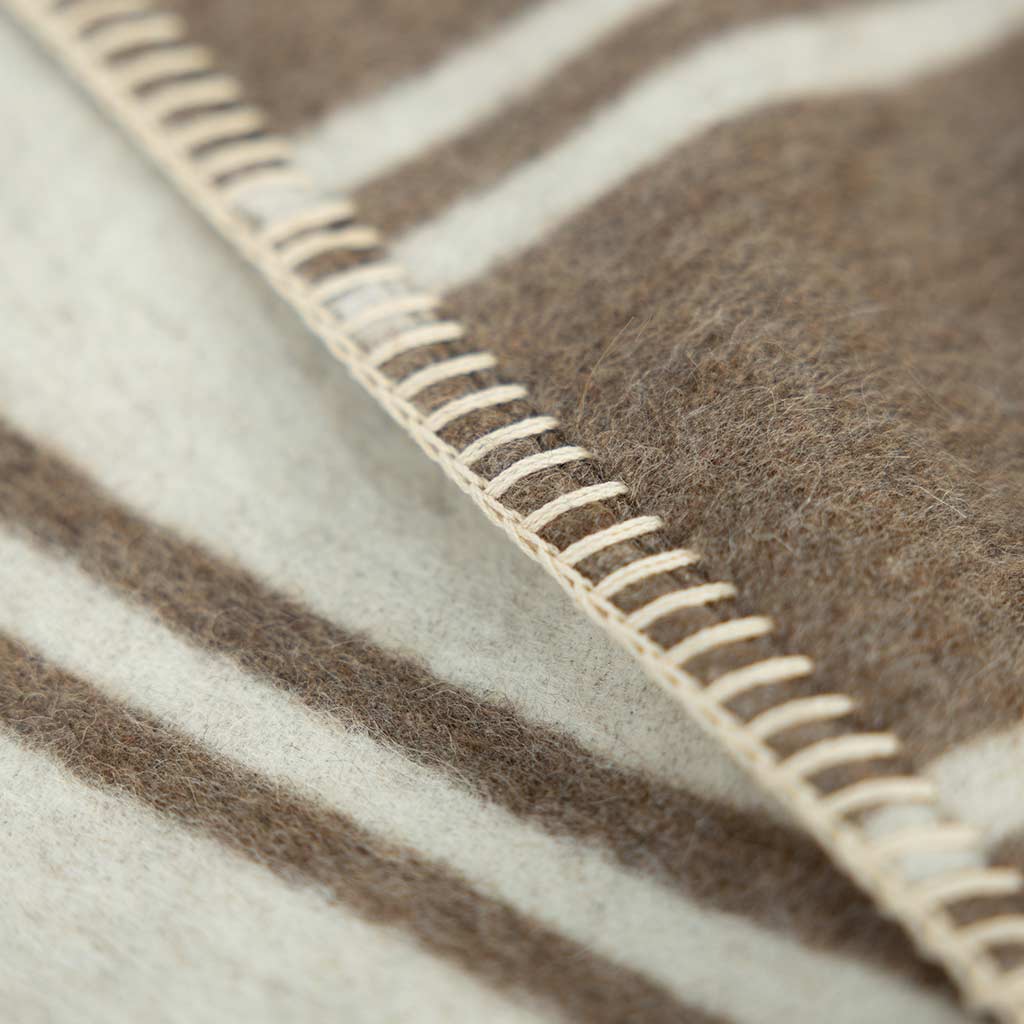 Straits Reversible Throw (Ivory/Cacao)