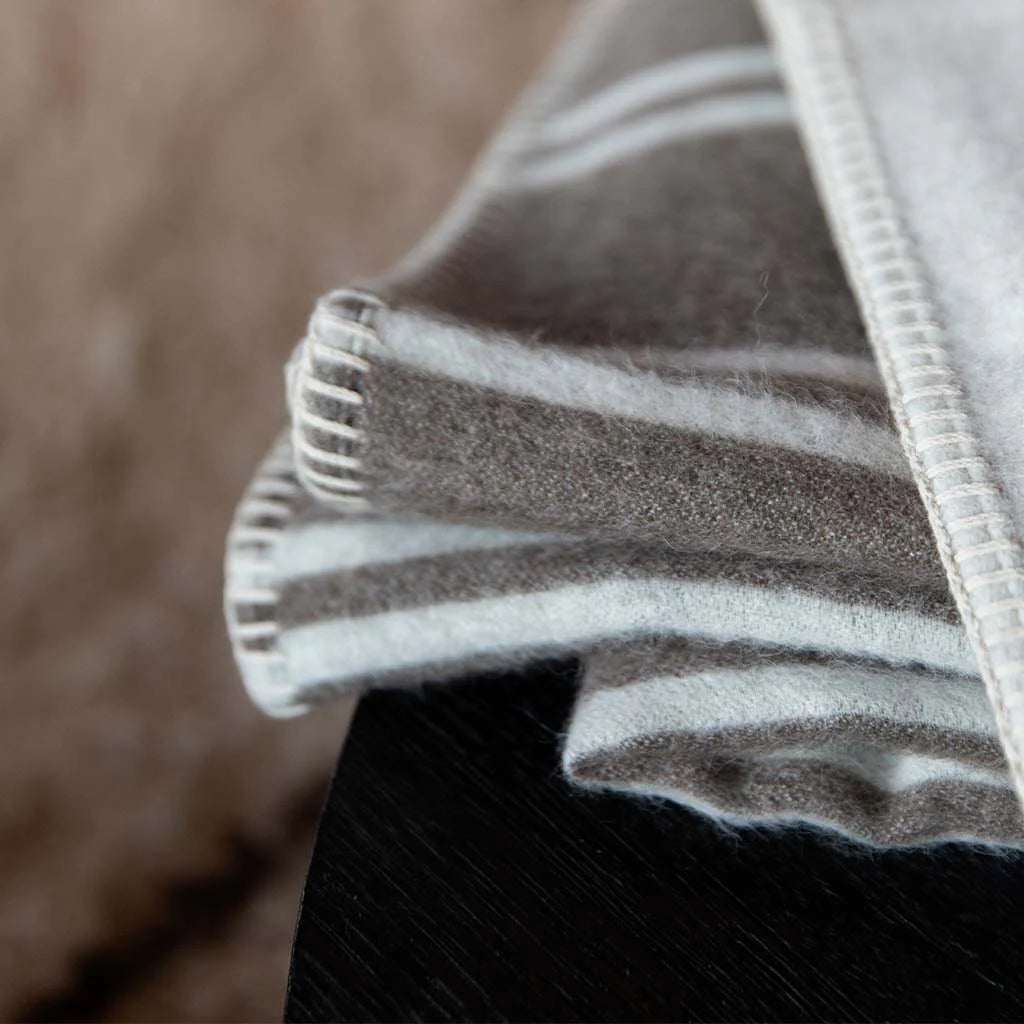 Straits Reversible Throw (Ivory/Cacao)